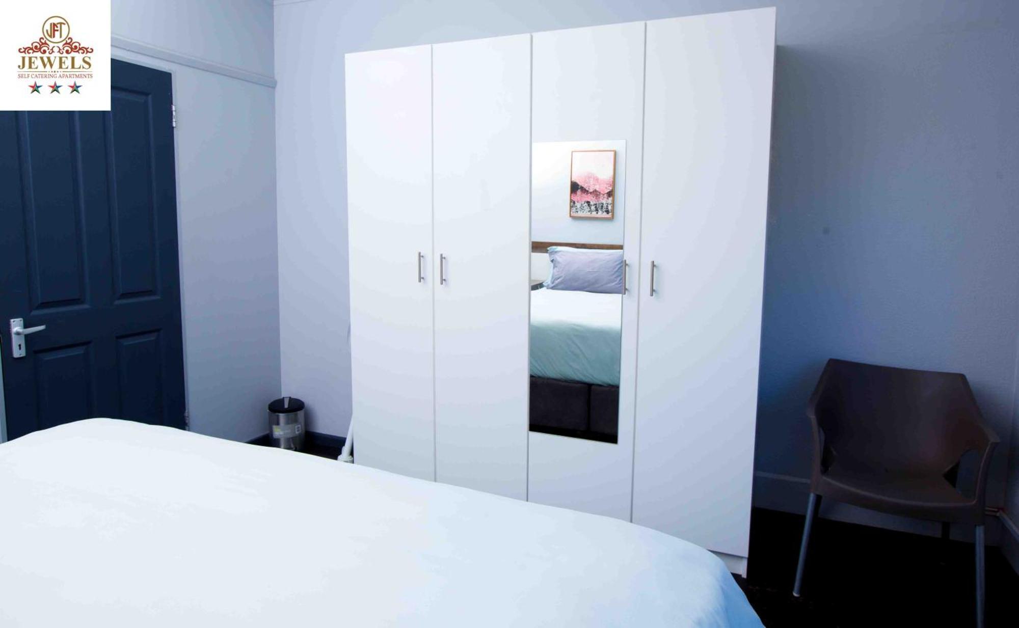 Jft Self Catering Units Bed and Breakfast East London Buitenkant foto