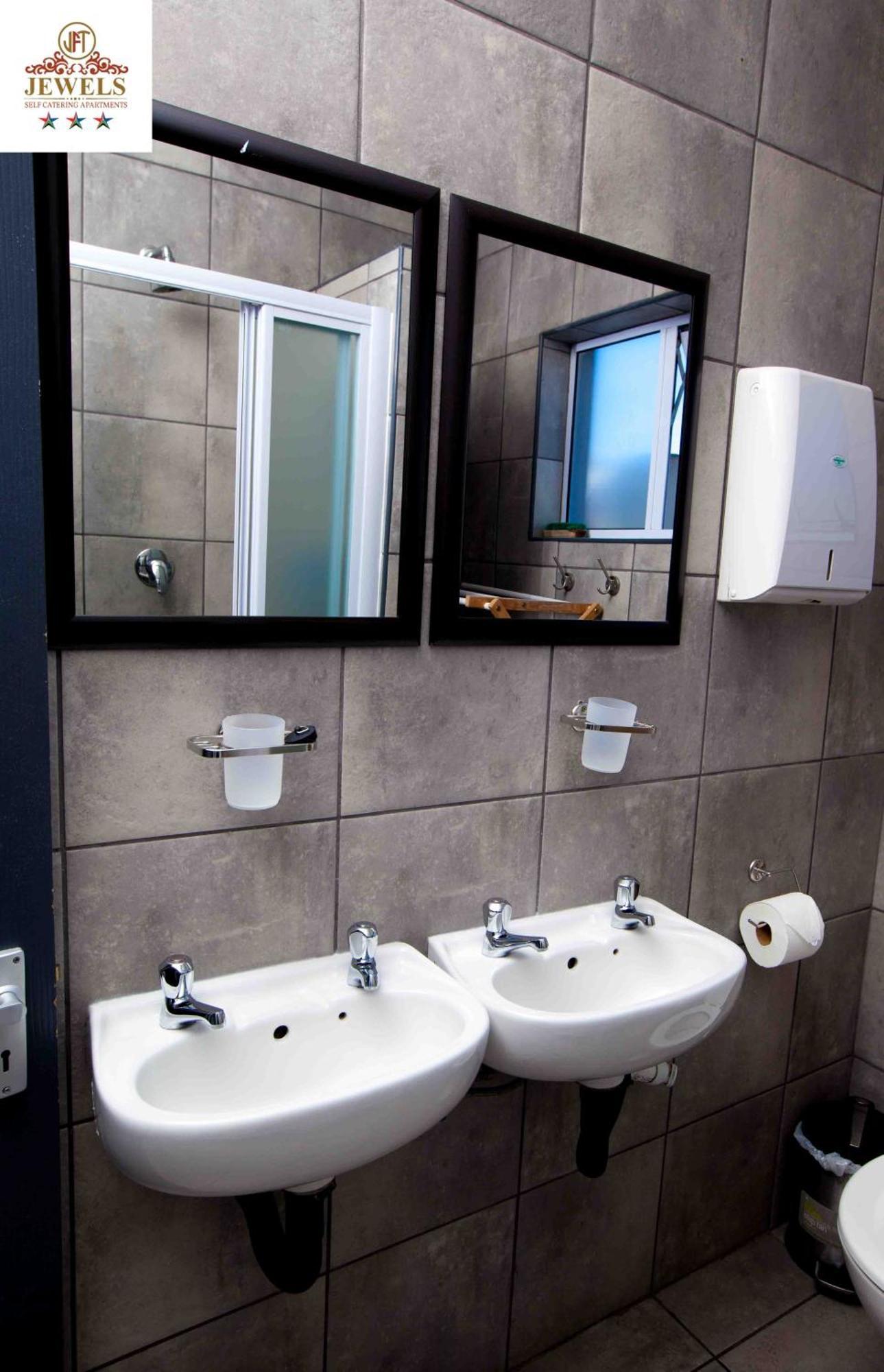 Jft Self Catering Units Bed and Breakfast East London Buitenkant foto
